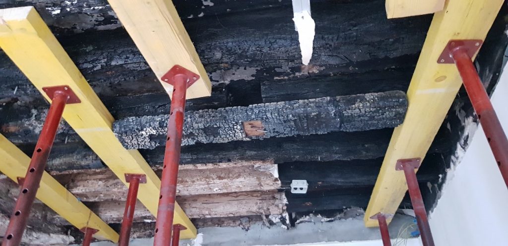 RENFORCEMENT NON CONFORME D’UNE ANCIENNE SOLIVE COUPÉE (POST INCENDIE)
