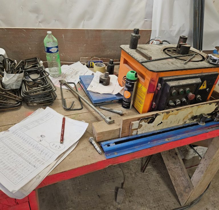 Poste de soudage avec carnet de ferrures