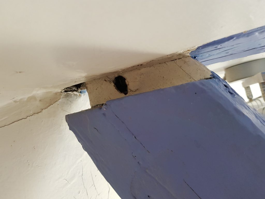 TENON-MORTAISE SORTIE DE LA CONTRE-FICHE SUR L’ARBALÉTRIER