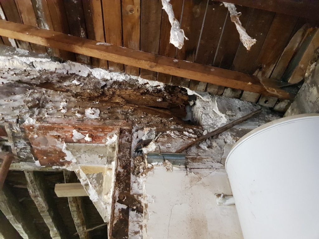 POITRAIL FORTEMENT DÉGRADÉ À SON APPUI SUR PILE MAÇONNÉE