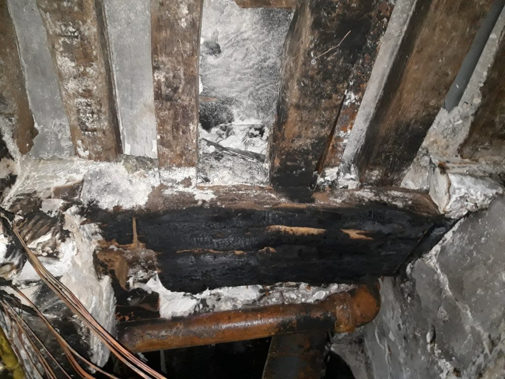 POITRAIL DÉGRADÉ PAR LE FEU