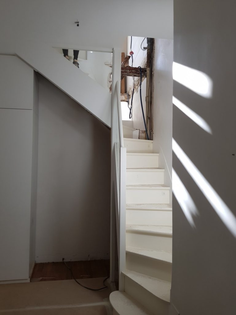 ESCALIER POSÉ SUR PLANCHER