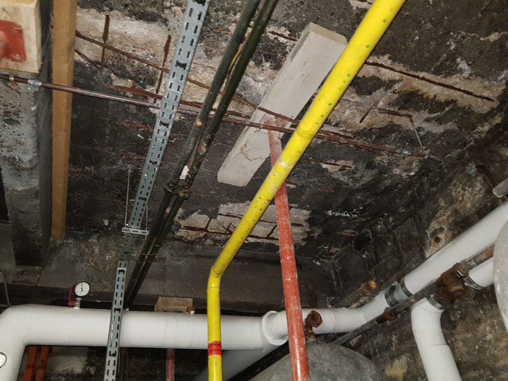 FERRAILLAGE DE BÉTON ARMÉ NON STRUCTUREL CAUSE FEU