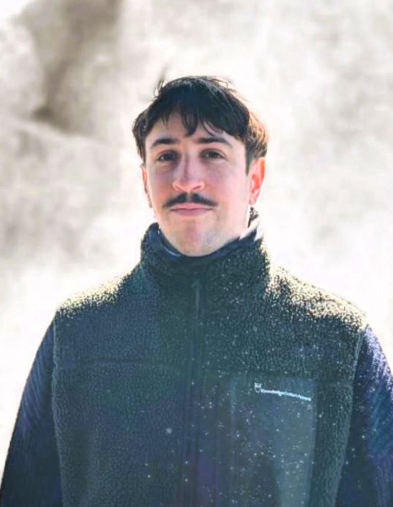 Photo Valentin Ferret Ingénieur chez REPARABAT et ingénieur structures spécialisé dans le bâti ancien parisien en béton armé maçonnerie et fondations Ingénieur bois/métal spécialisé dans la réhabilitation / rénovation du bâti ancien et président de Reparabat.